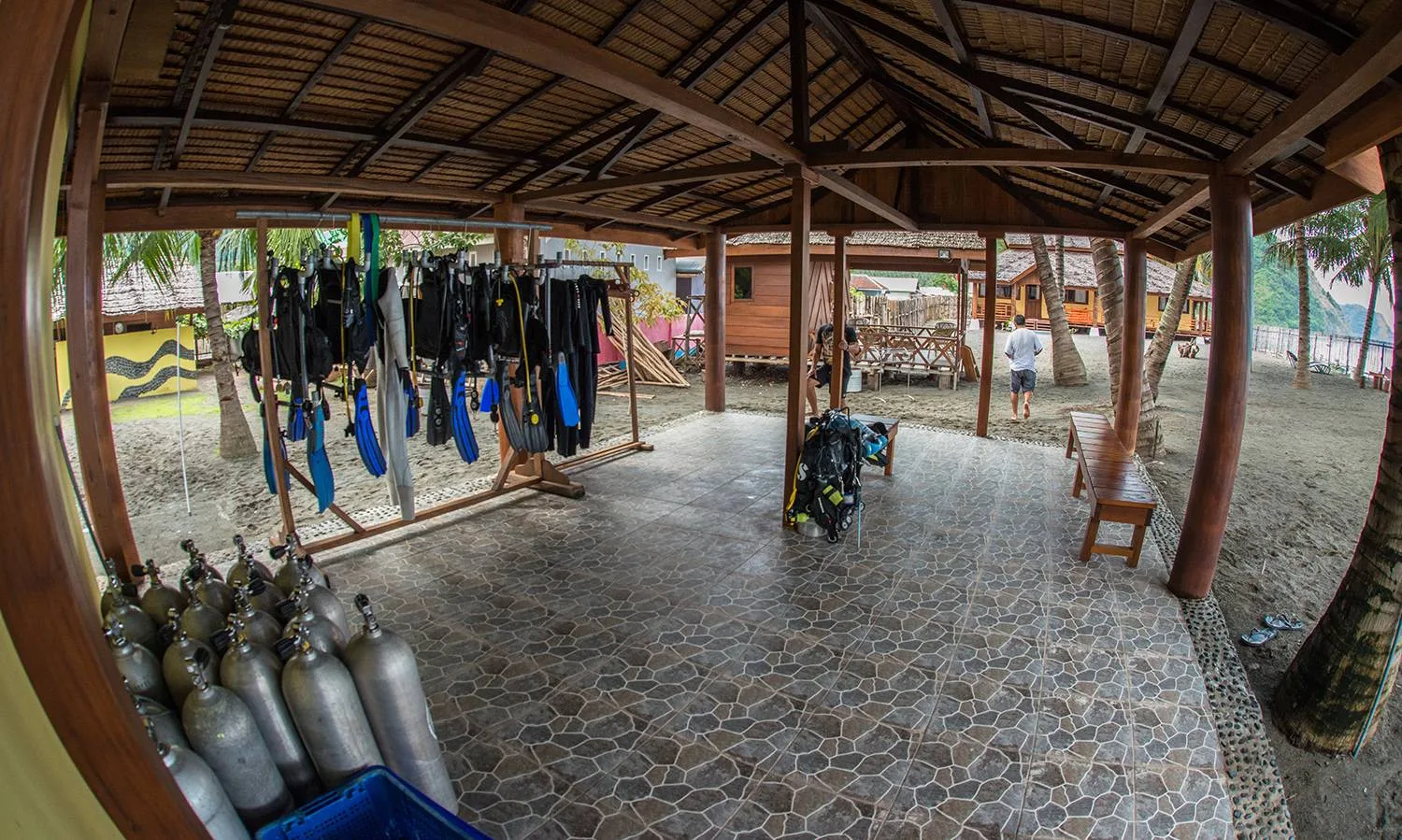 Tompotika Dive Lodge