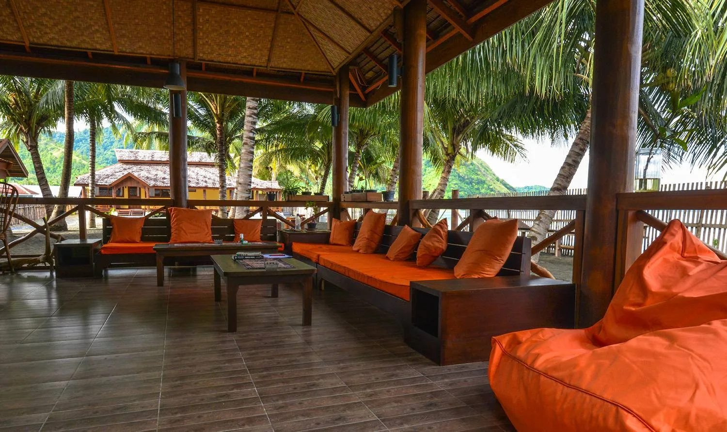 Tompotika Dive Lodge