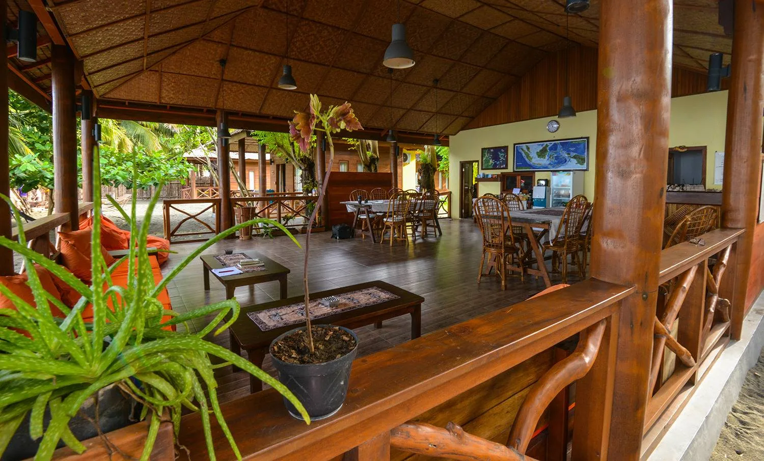 Tompotika Dive Lodge